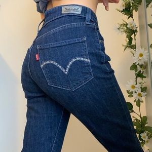 Levi’s mid-rise skinny jeans